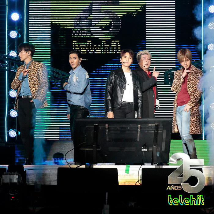 Presentación de la boyband en el Estadio Azteca, durante los Premios. | Facebook oficial telehit